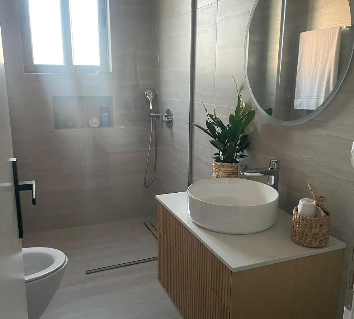 Seabreeze Apartament Shkembi I Kavajes,Golem,Ngjitur Me Grand Blue Fafa